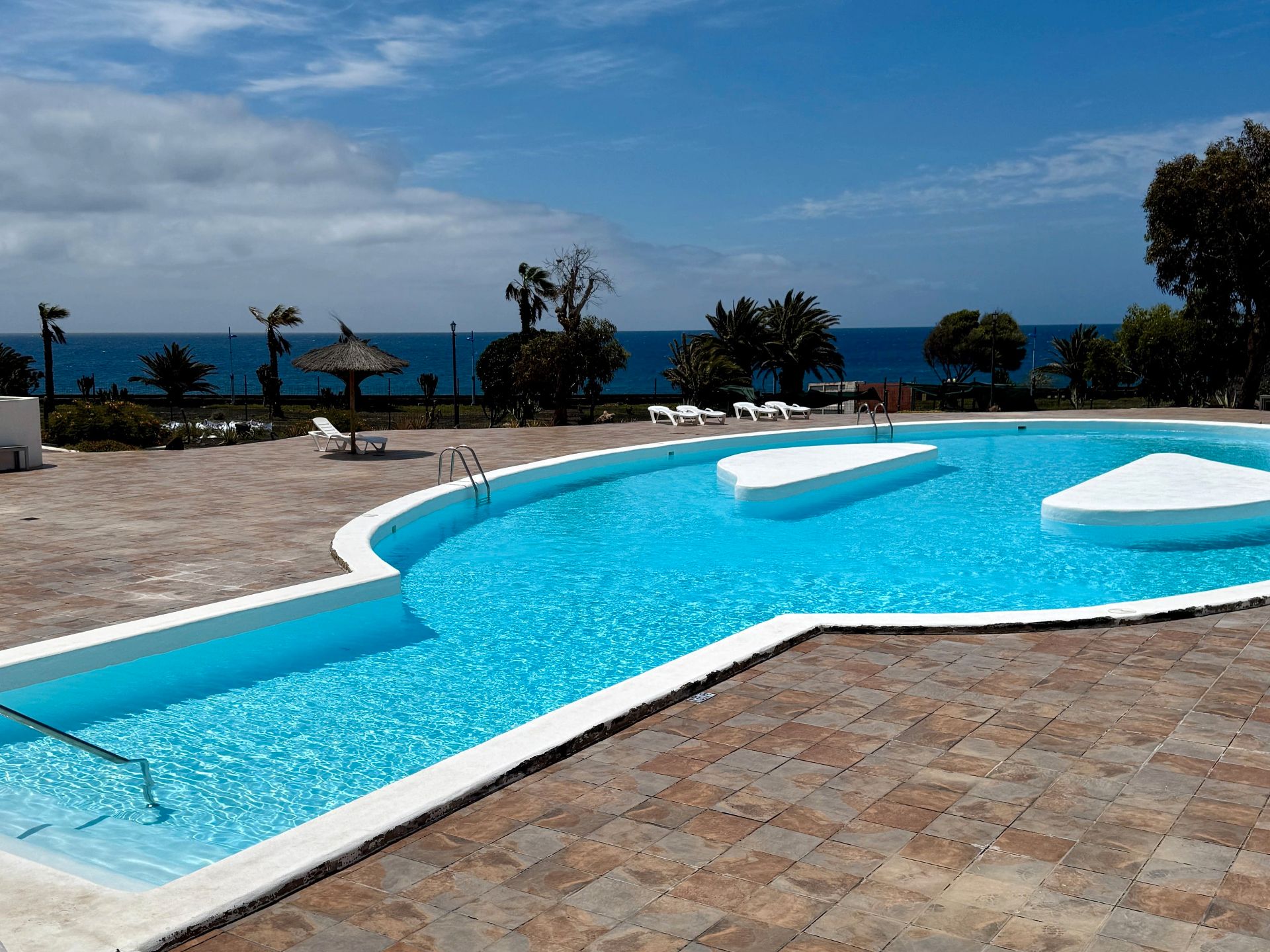 Swimming pool of Flat for sale in Teguise