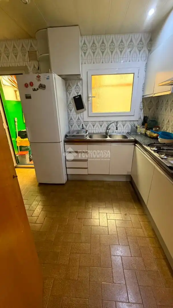 Cocina de Piso en venta en Barcelona con Calefacción y Balcón