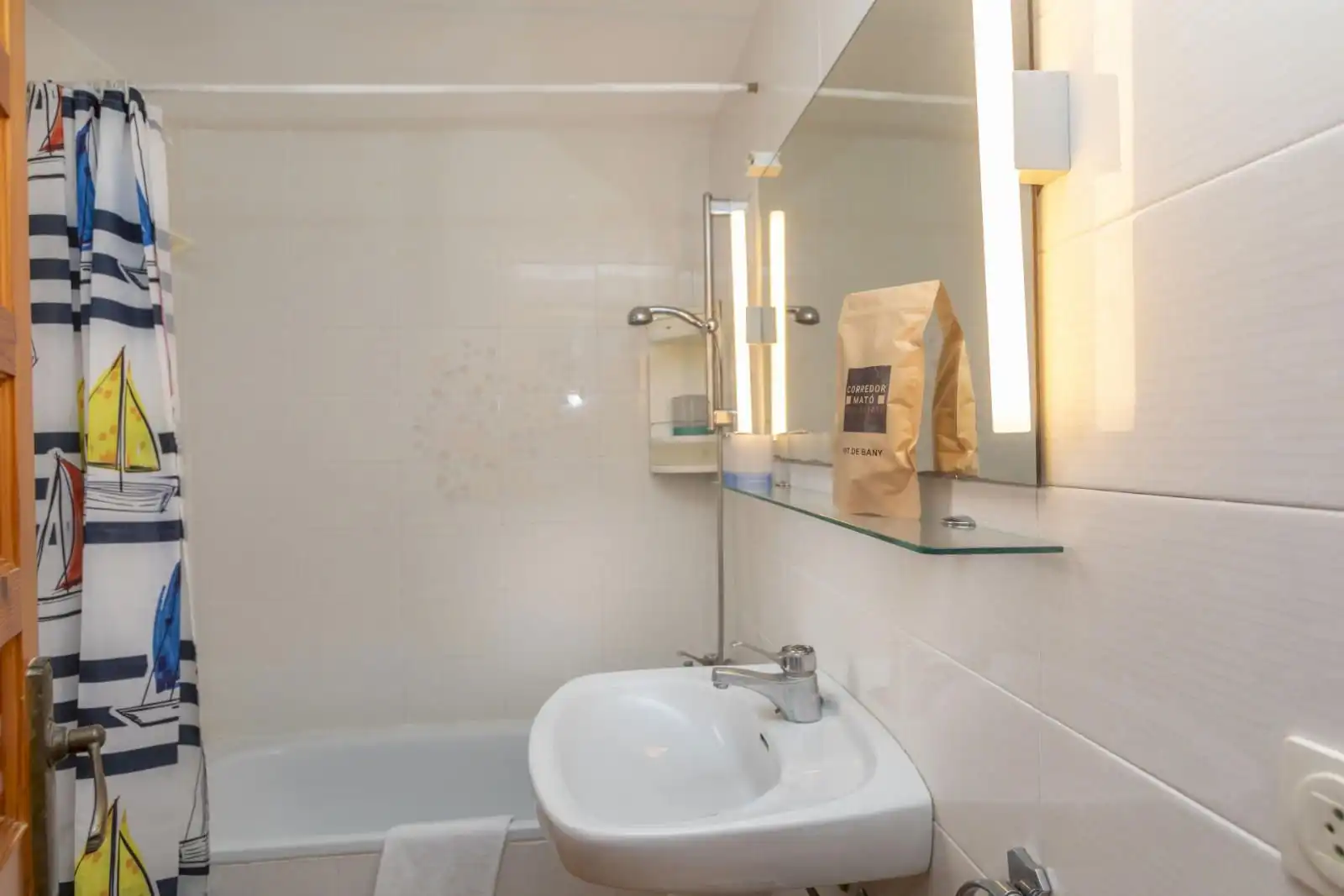 Badezimmer von Einfamilien-Reihenhaus zum Verkauf in Palafrugell mit Heizung, Terrasse und Abstellraum