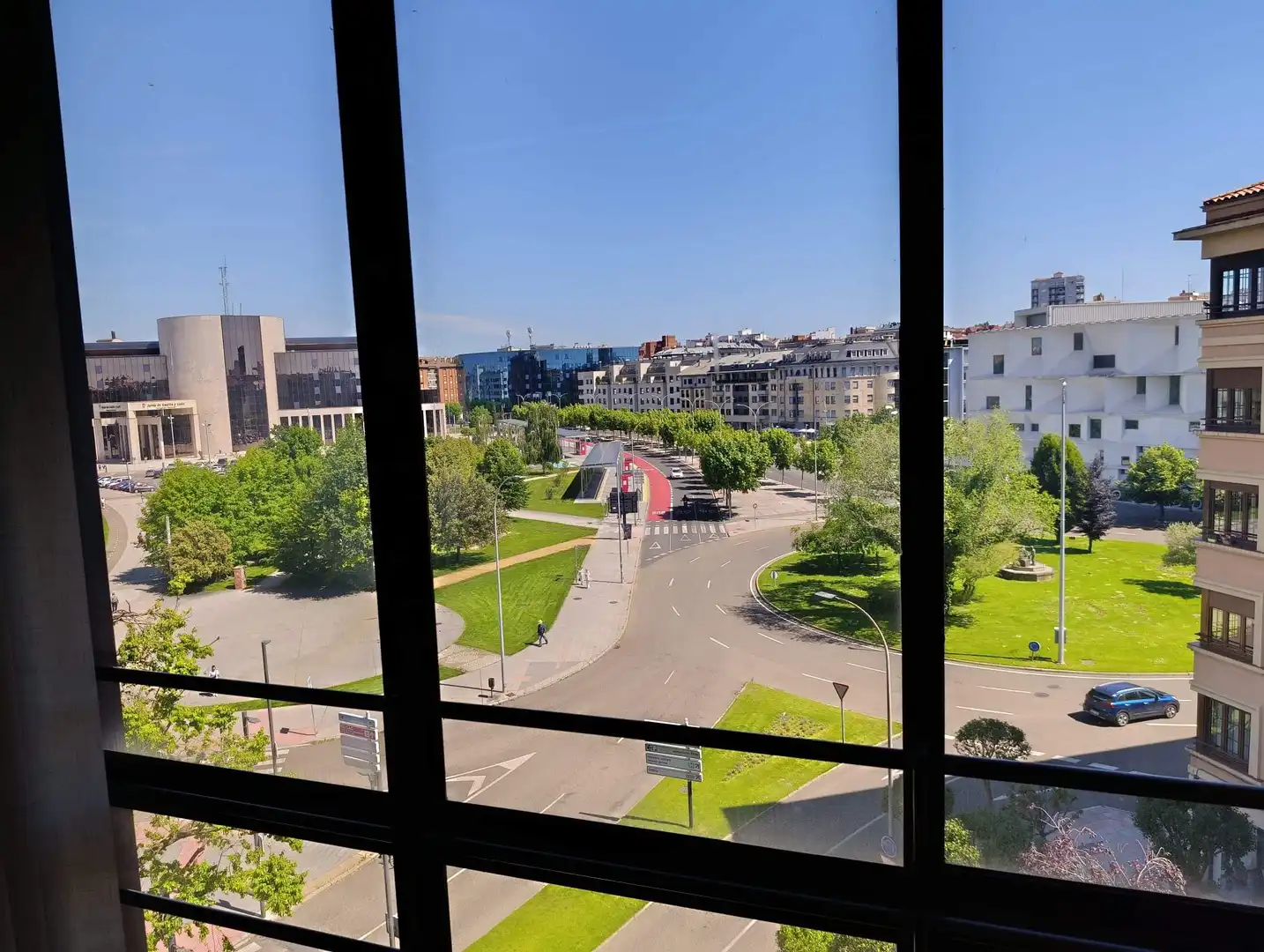 Außenansicht von Wohnung zum Verkauf in León Capital  mit Heizung, Terrasse und Abstellraum