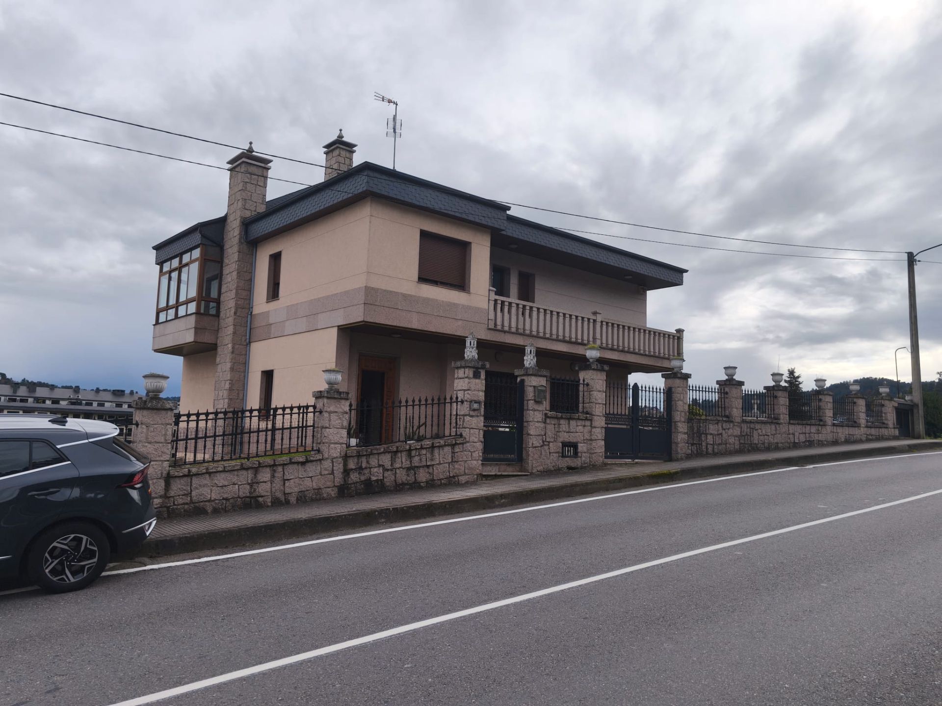 Vista exterior de Casa o chalet en venta en Ourense Capital  con Calefacción, Jardín privado y Parquet