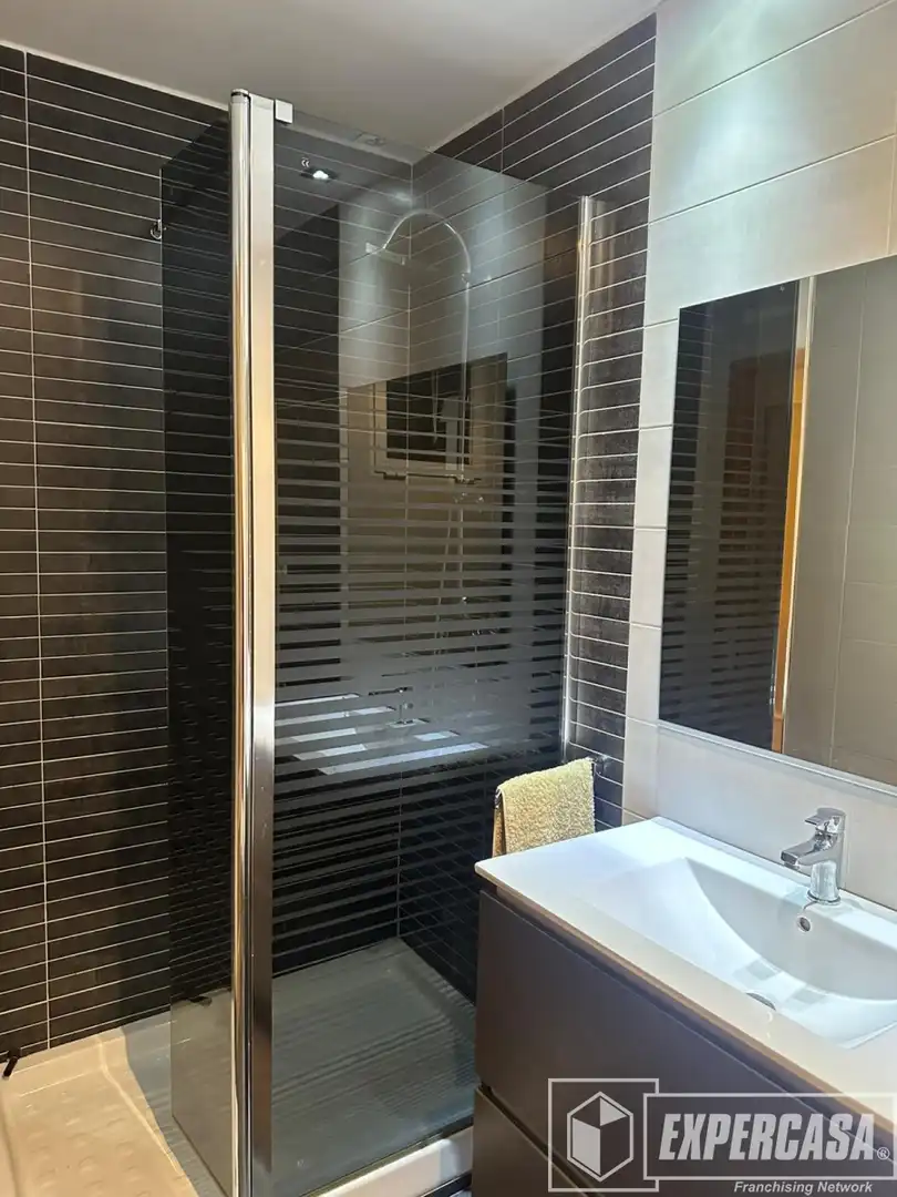 Bathroom of Houses for rent in La Pobla de Vallbona  with Air Conditioner, Heating and Terrace