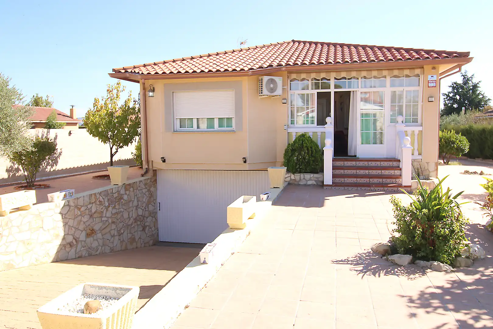 Vista exterior de Casa o chalet en venta en Torremocha de Jarama con Aire acondicionado, Calefacción y Jardín privado