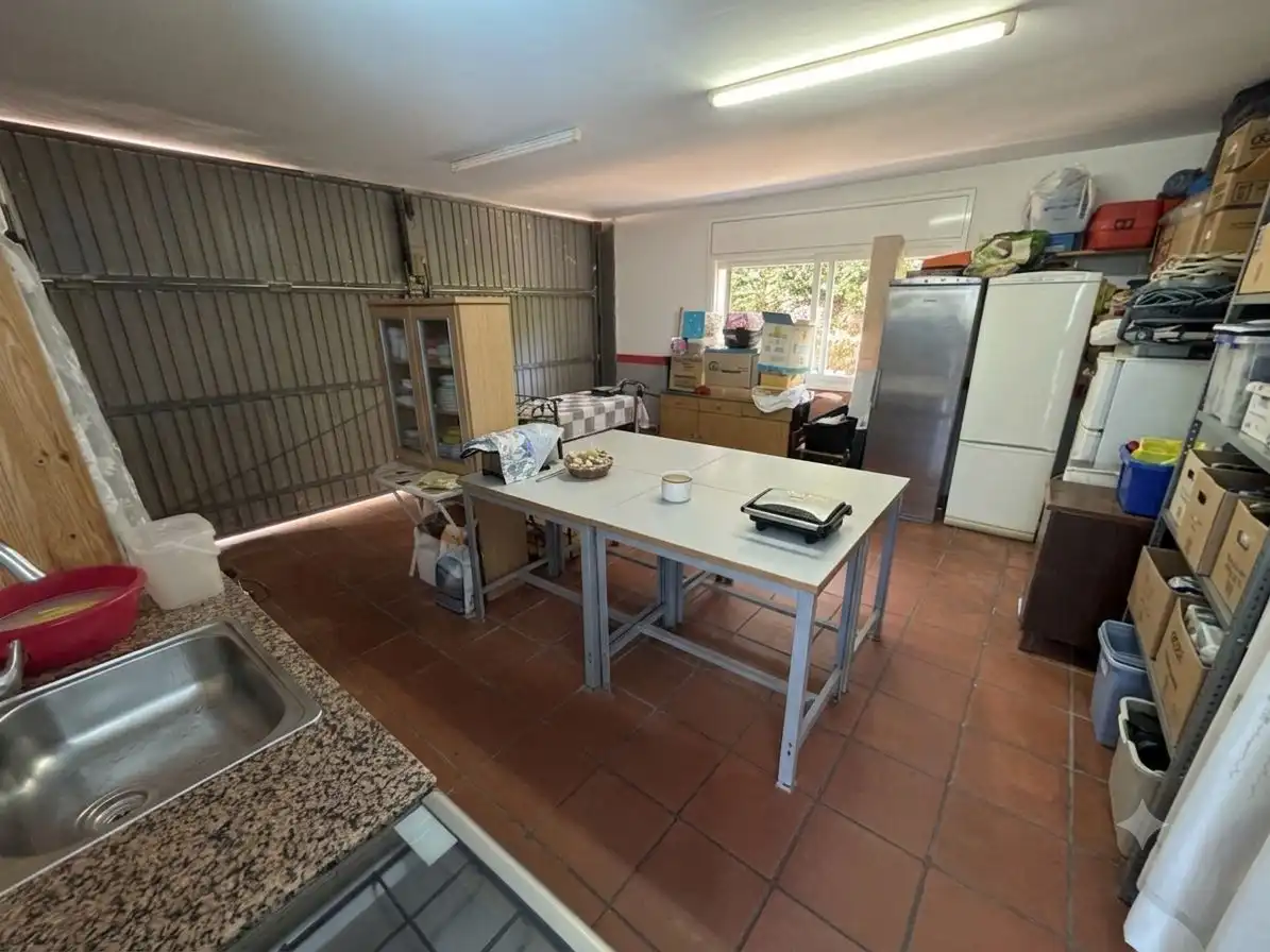 Cuina de Casa o xalet en venda en Sant Boi de Llobregat amb Calefacció, Jardí privat i Parquet