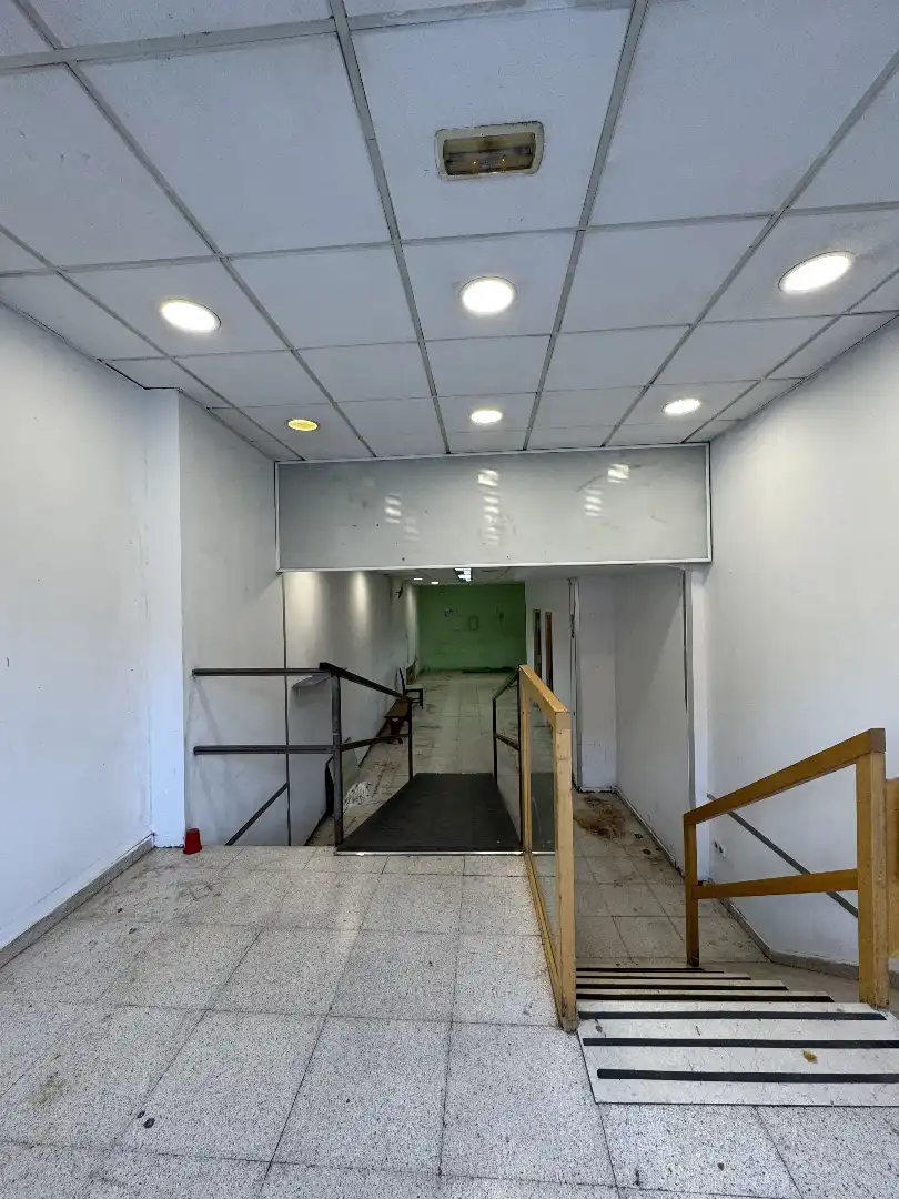 Business premises to rent in Avinguda de Josep Tarradellas 14, imagen 2