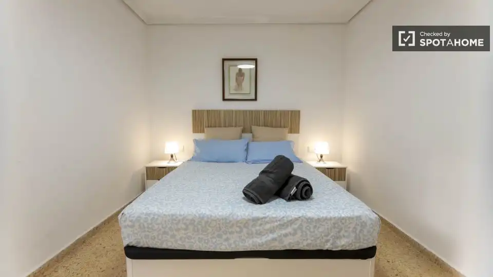Habitación de Piso de alquiler en Valencia con Aire acondicionado, Calefacción y Amueblado