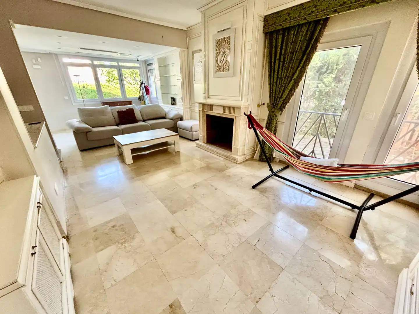 Sala d'estar de Casa o xalet en venda en Alicante / Alacant amb Aire condicionat, Calefacció i Jardí privat