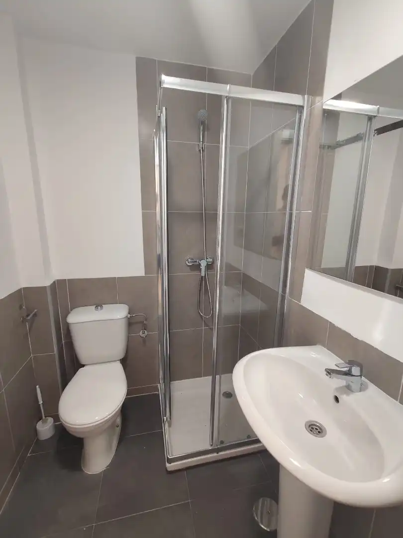 Baño de Piso de alquiler en Huerta de Valdecarábanos con Amueblado