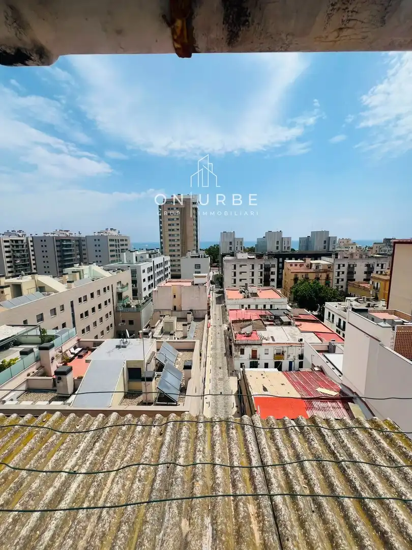 Vista exterior de Ático en venta en Barcelona con Calefacción