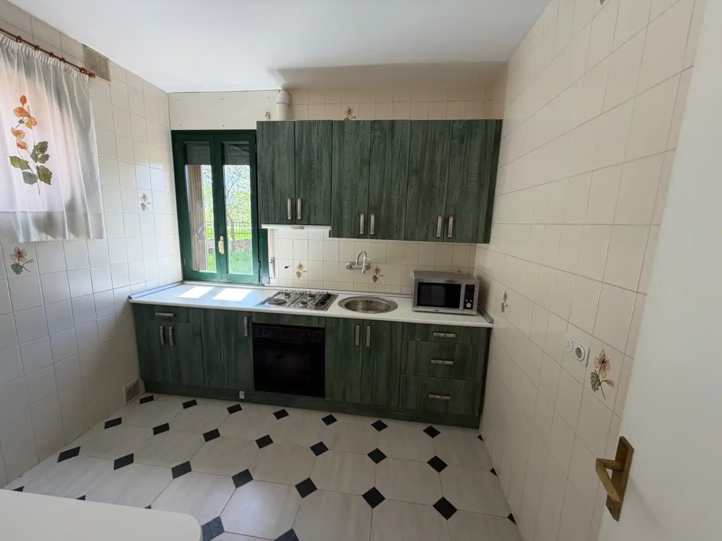 Cuina de Casa o xalet en venda en Torrecaballeros amb Calefacció, Jardí privat i Terrassa