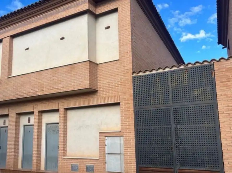 Vista exterior de Local en venda en Miguel Esteban amb Terrassa