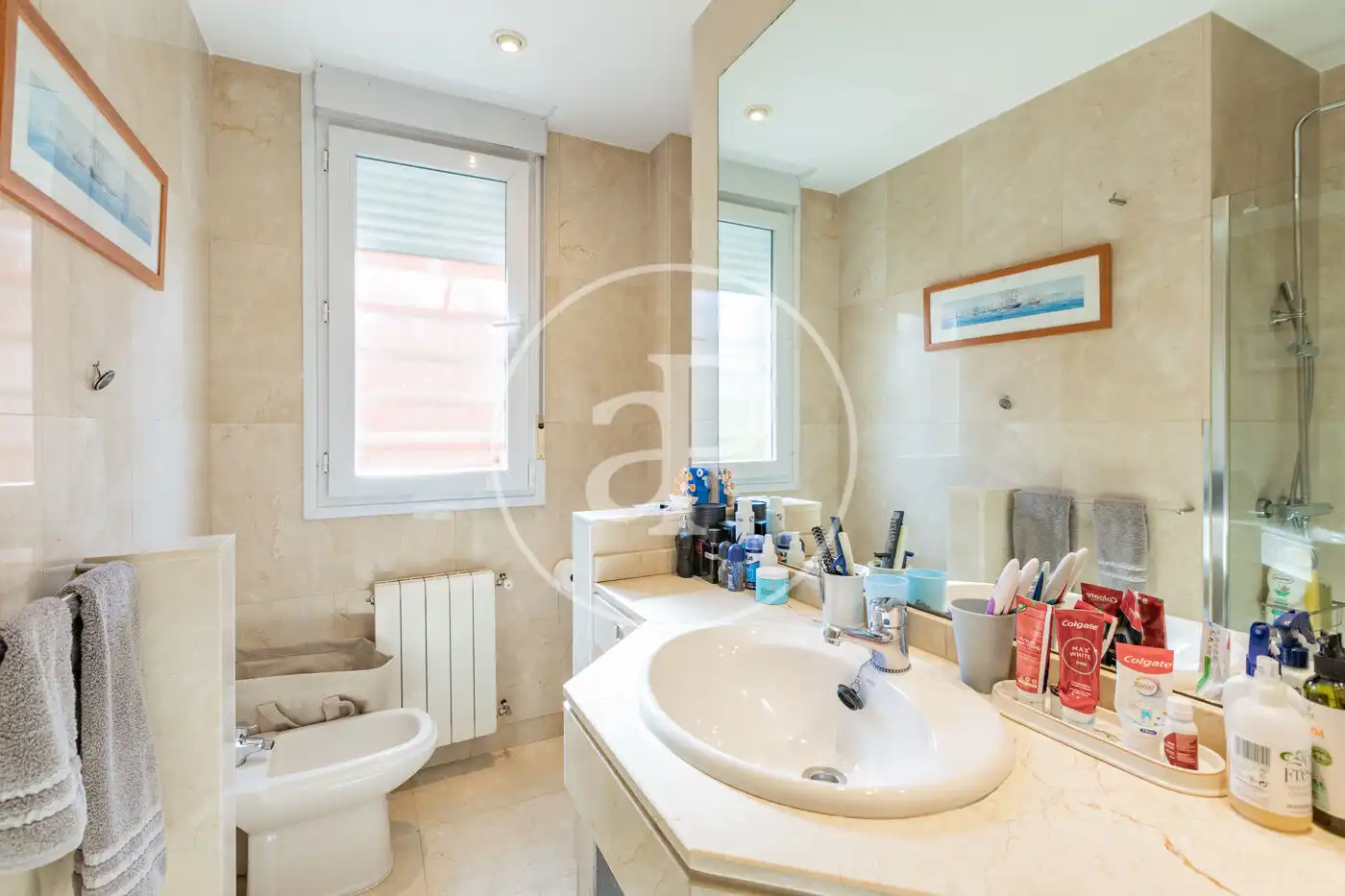 Baño de Casa adosada en venta en Madrid con Aire acondicionado, Calefacción y Jardín privado
