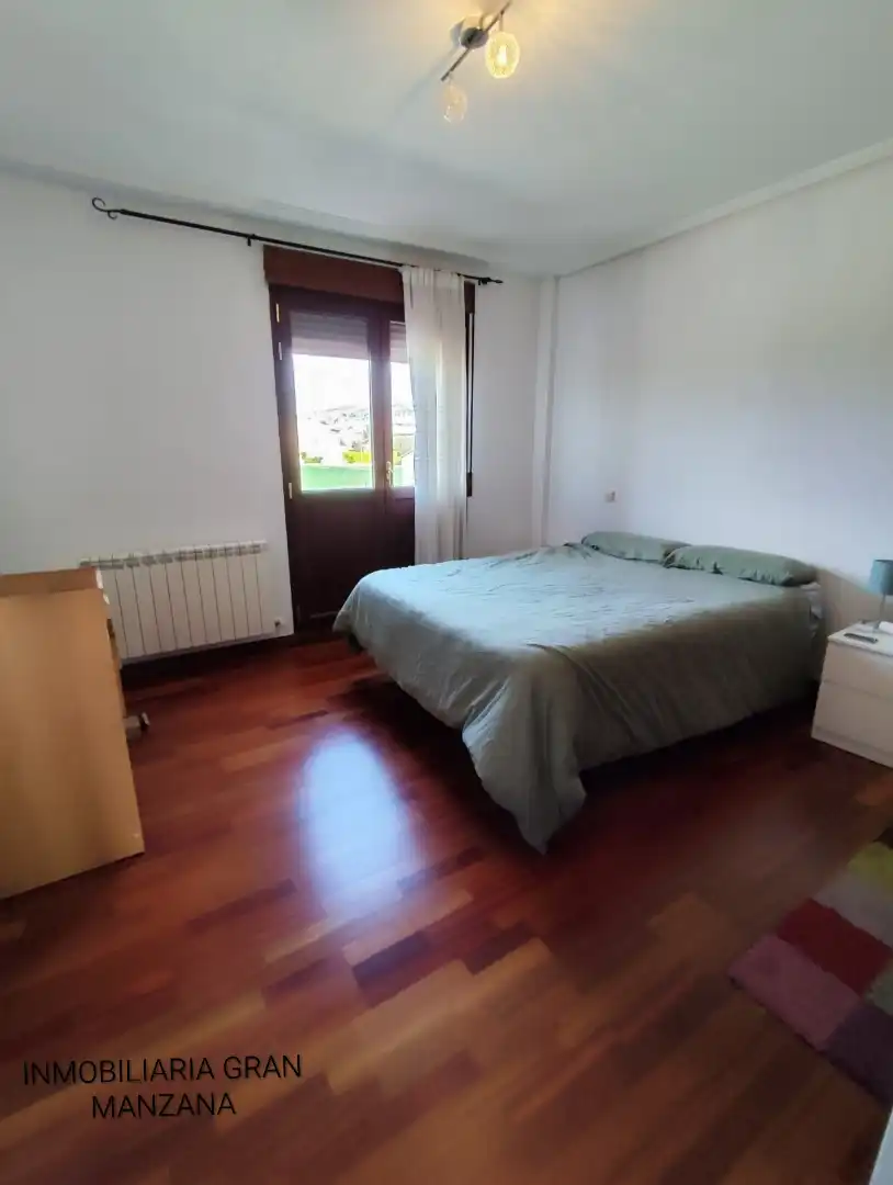 Habitación de Casa adosada en venta en Las Quintanillas con Calefacción, Jardín privado y Parquet