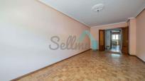Sala d'estar de Pis en venda en Aller amb Parquet, Terrassa i Traster