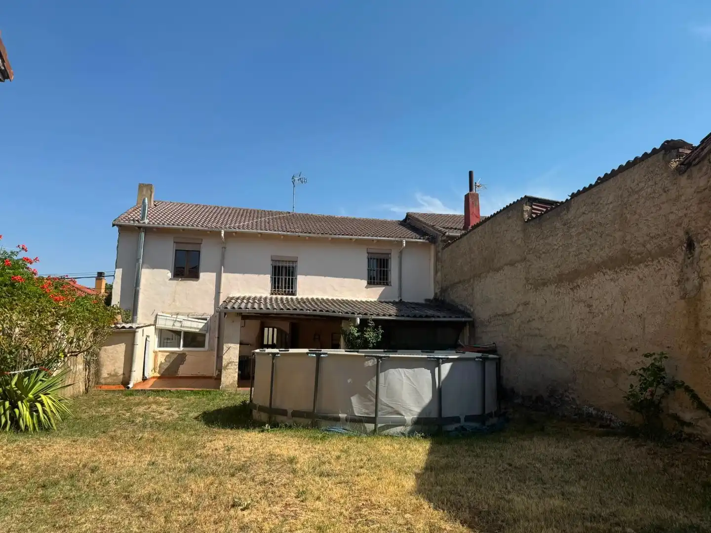 Vista exterior de Casa o chalet en venta en Mansilla de las Mulas con Calefacción, Jardín privado y Amueblado