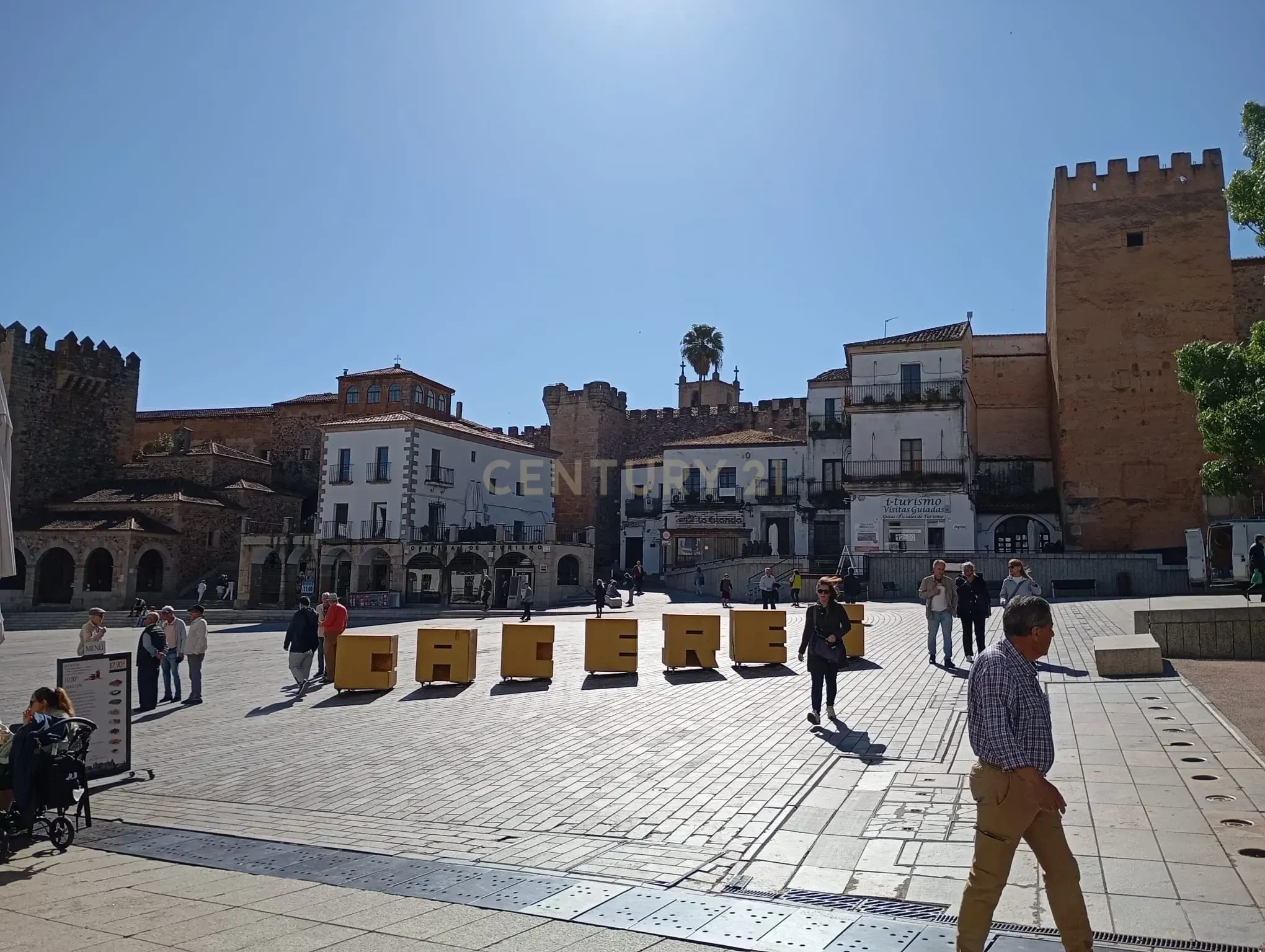 Vista exterior de Piso en venta en Cáceres Capital con Aire acondicionado y Terraza