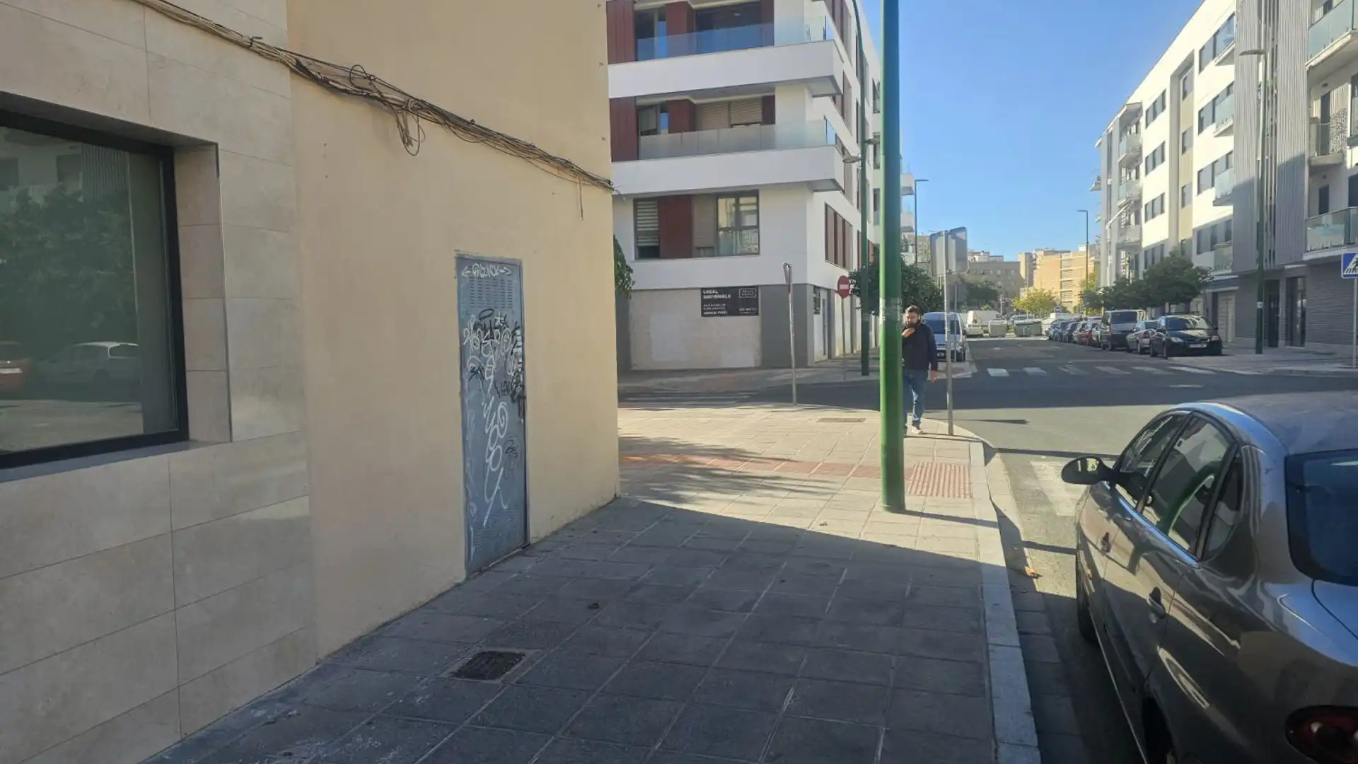 Vista exterior de Local en venta en  Sevilla Capital