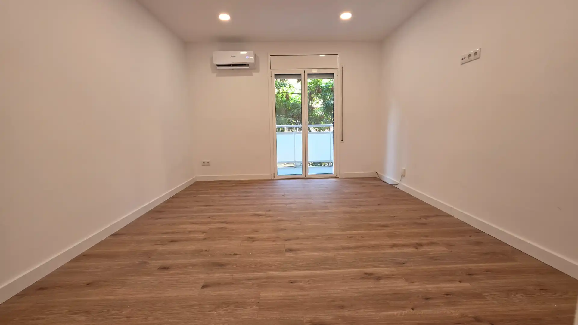 Wohnung zum Verkauf in Tarragona mit Klimaanlage, Heizung und Parkett
