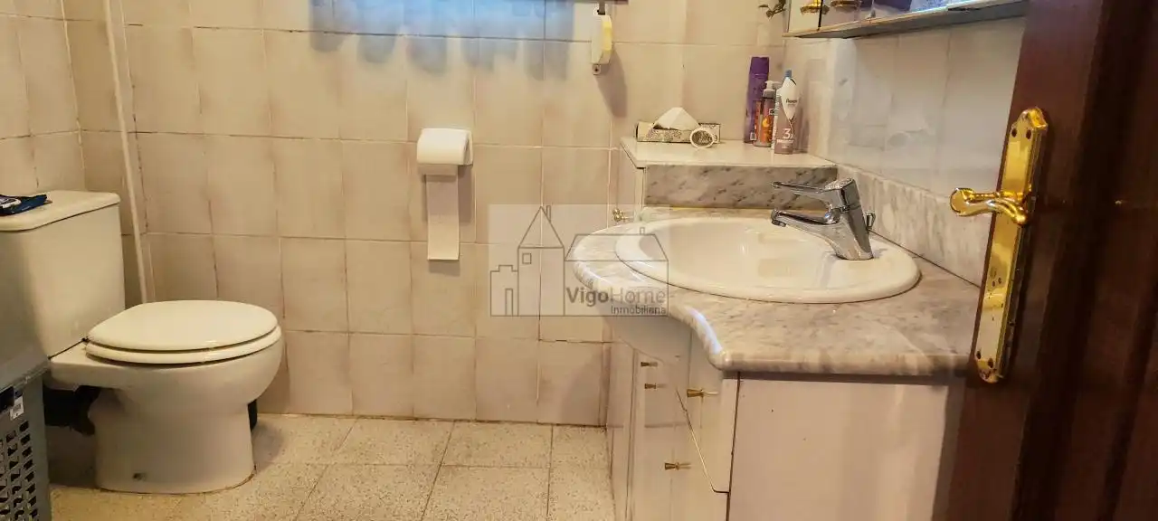 Baño de Casa o chalet en venta en Vigo  con Calefacción, Jardín privado y Terraza