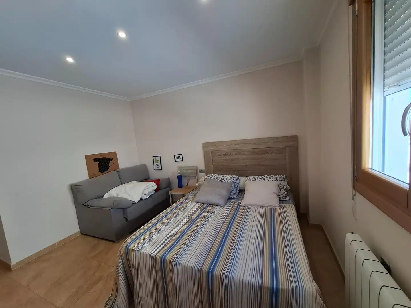Schlafzimmer von Dachboden zum Verkauf in Benigànim mit Klimaanlage, Heizung und Terrasse