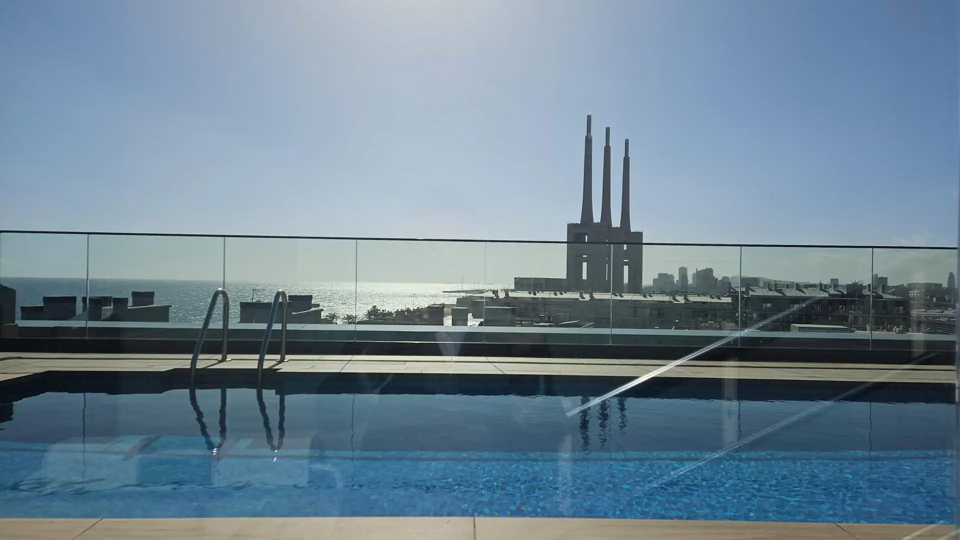 Piscina de Piso de alquiler en Badalona con Aire acondicionado, Terraza y Amueblado