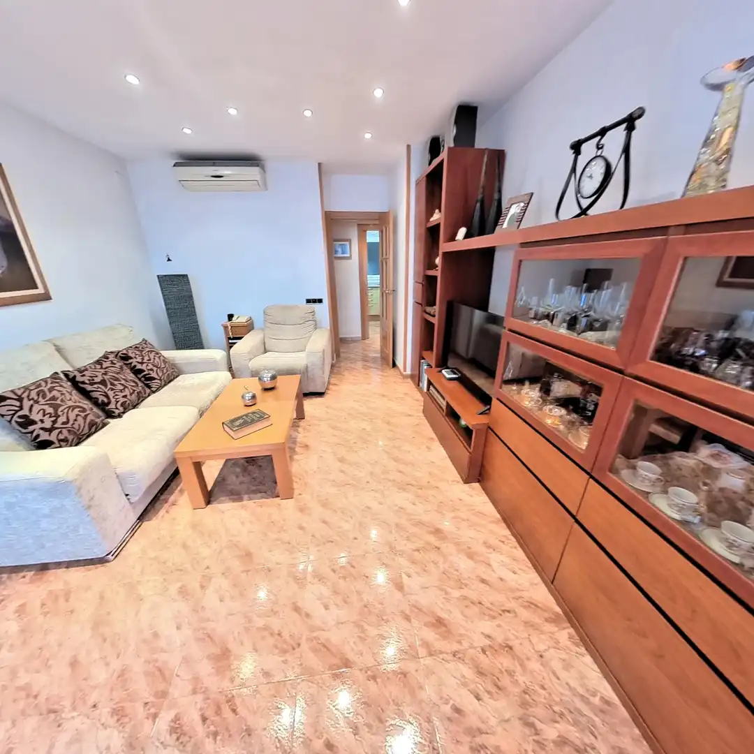 Wohnzimmer von Wohnung zum Verkauf in Barcelona mit Klimaanlage, Heizung und Terrasse