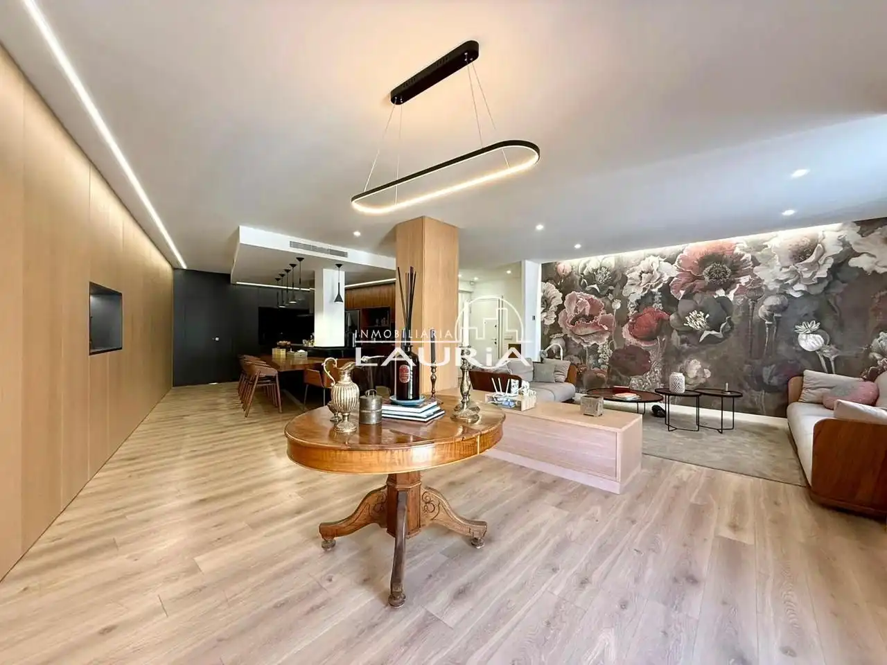Living room of Flat for rent in Valencia  with Air Conditioner, Parquet flooring and Furnished