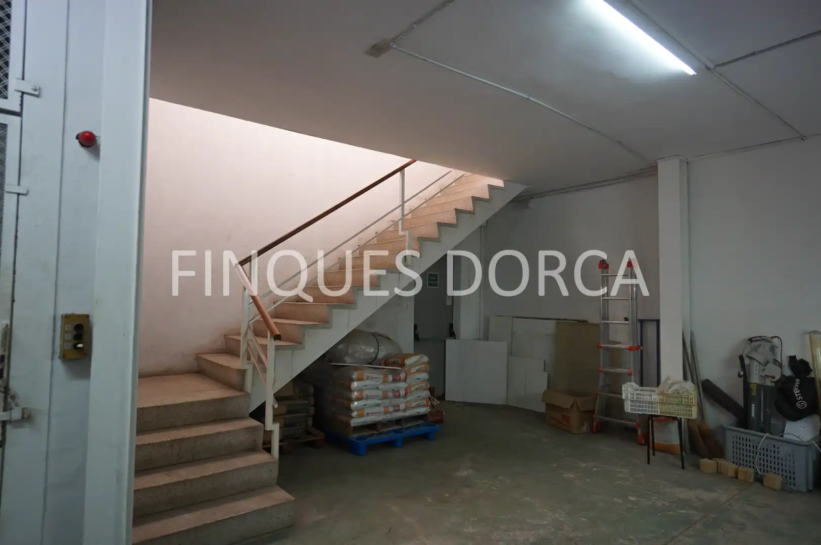 Industrial buildings for sale in Centre