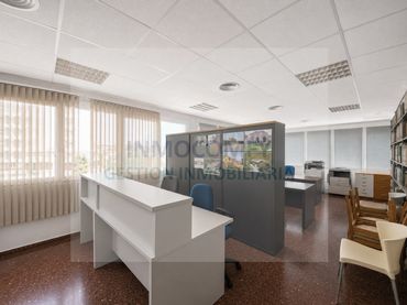 Locale commerciale in vendita a Calle Josep M Folch I Torras