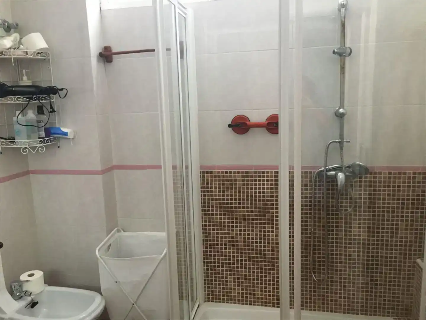 Badezimmer von Wohnung zur Miete in Salobreña mit Klimaanlage, Privatgarten und Schwimmbad