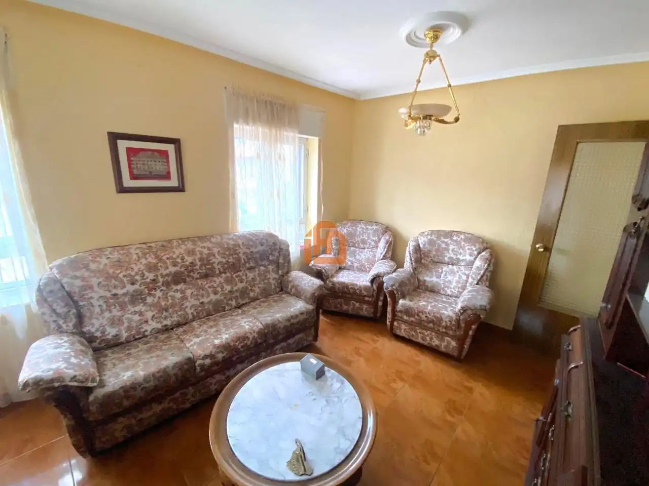 Sala de estar de Casa o chalet en venta en La Robla  con Calefacción y Amueblado