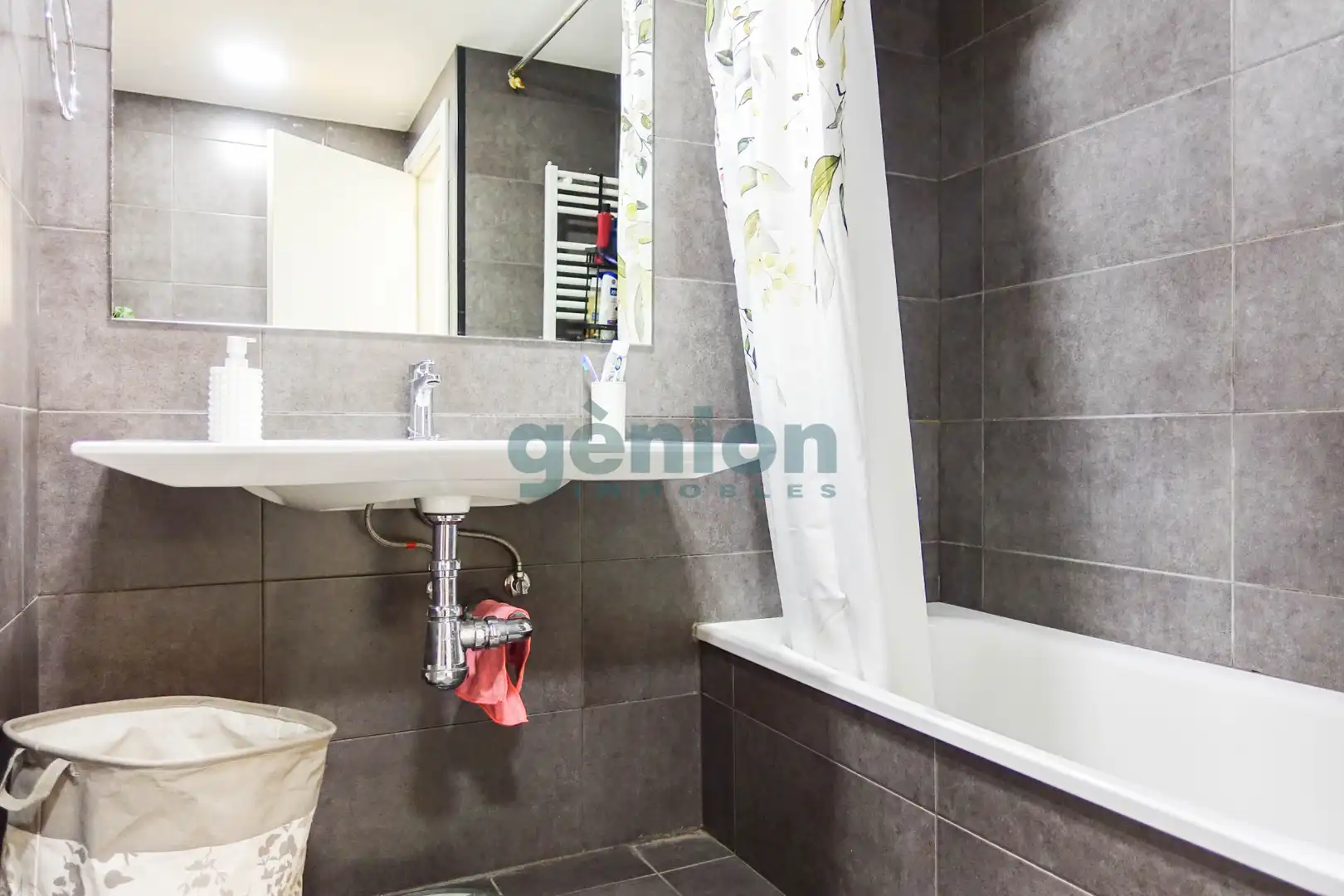 Baño de Piso en venta en Girona con Aire acondicionado, Calefacción y Trastero
