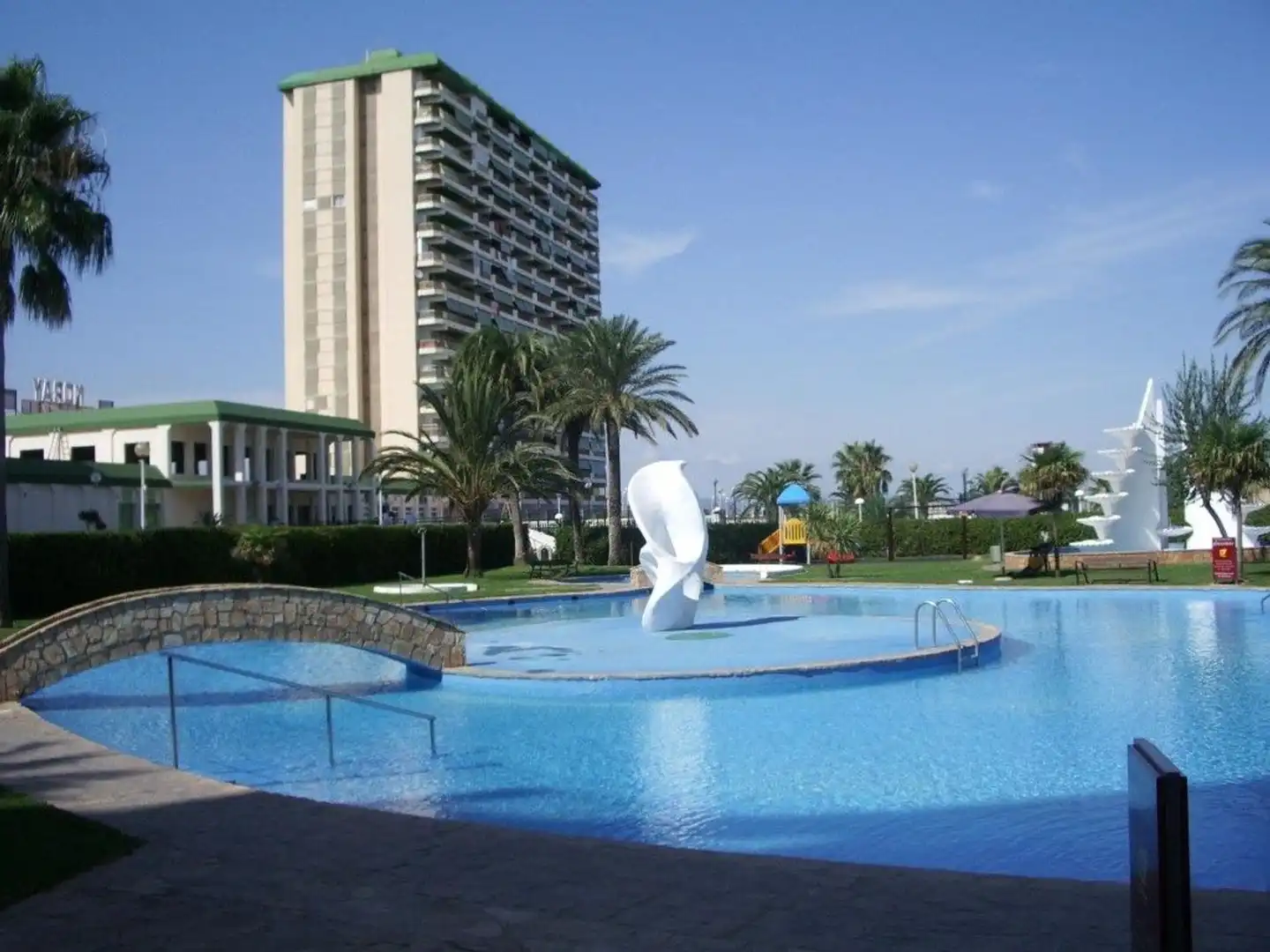 Piscina de Casa adosada en venta en El Puig de Santa Maria con Aire acondicionado, Calefacción y Jardín privado