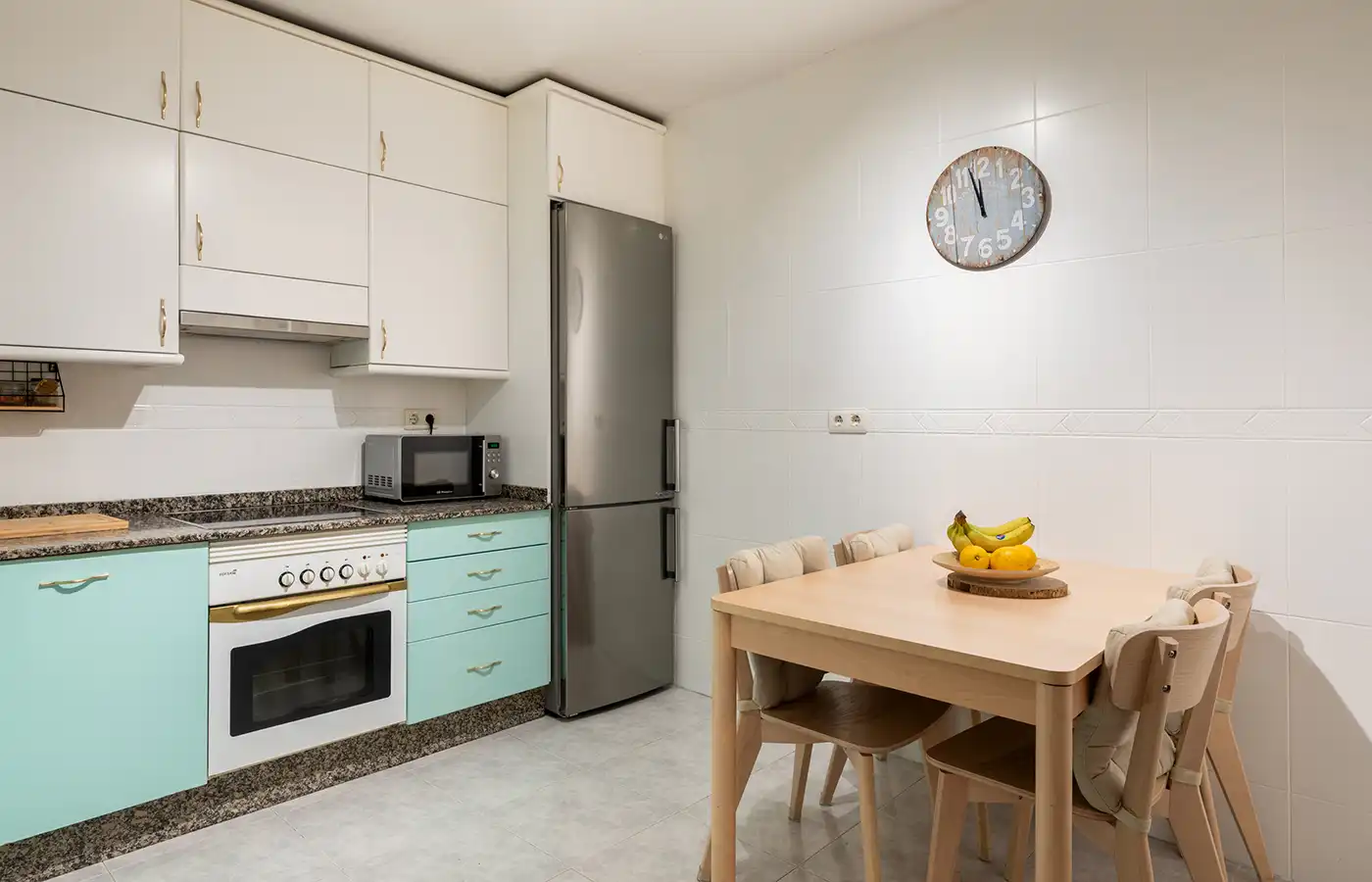 Küche von Maisonette zum Verkauf in A Coruña Capital  mit Parkett, Ofen und Waschmaschine