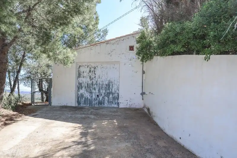 Vista exterior de Casa o xalet en venda en Guaro amb Jardí privat i Piscina