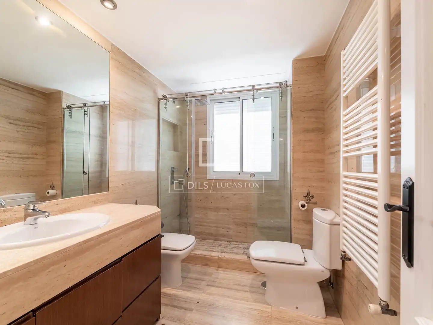 Bathroom of Flat for sale in Majadahonda  with Air Conditioner, Terrace and Swimming Pool