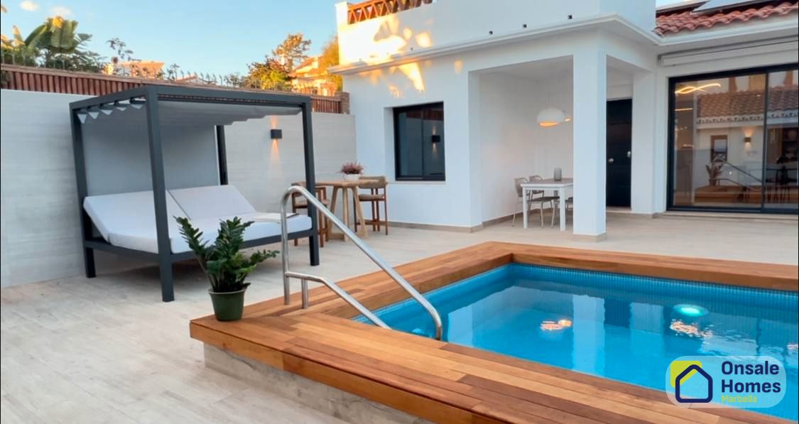 Swimming pool of House or chalet for sale in Marbella  with Air Conditioner, Private garden and Swimming Pool