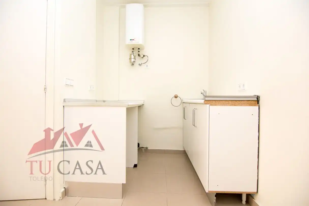 Kitchen of Office for rent in Toledo  with Air Conditioner and Heating