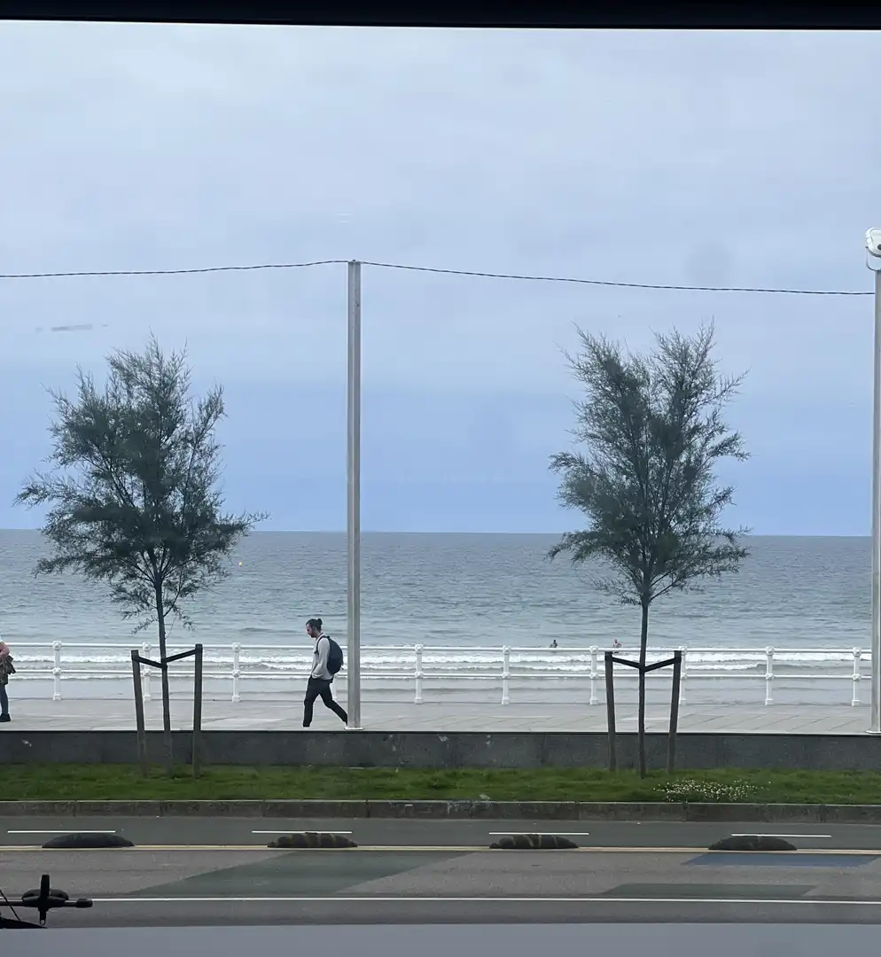 Vista exterior de Pis en venda en Gijón  amb Calefacció