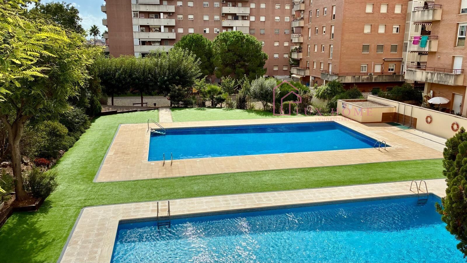 Piscina de Planta baja en venta en Castelldefels con Aire acondicionado, Calefacción y Jardín privado