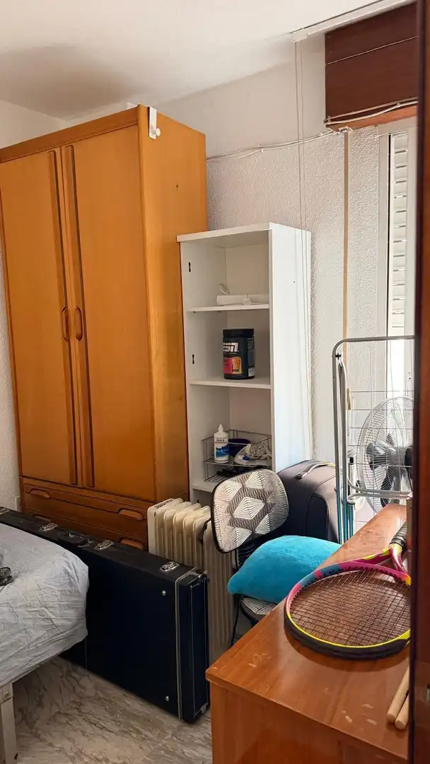 Dormitori de Pis de lloguer en Granada amb Moblat i Balcó