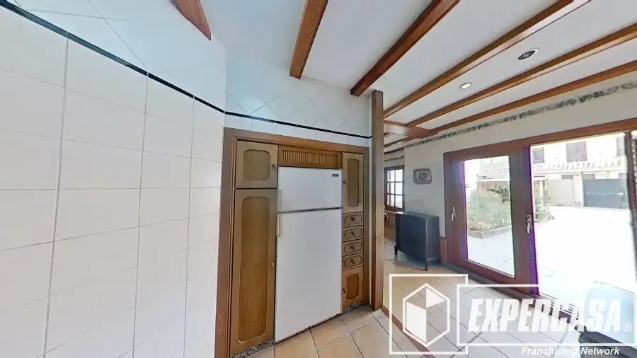Cuina de Casa o xalet en venda en Burjassot amb Aire condicionat, Calefacció i Terrassa