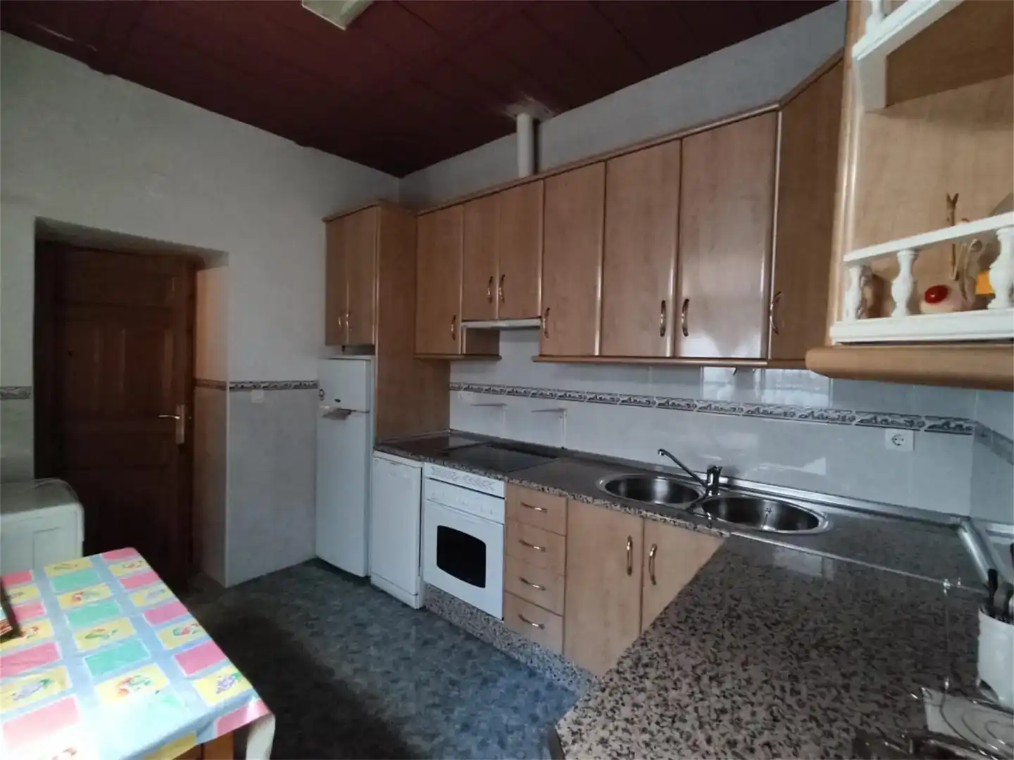 Cuina de Casa adosada en venda en Valle de la Serena amb Aire condicionat