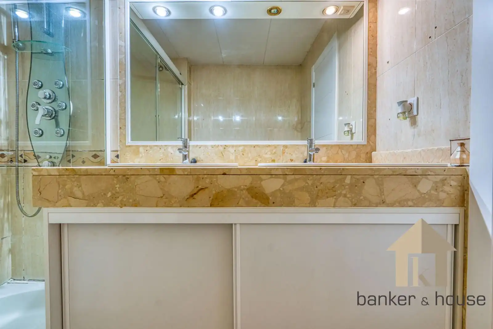 Bathroom of Detached homes for sale in Cerdanyola del Vallès  with Air Conditioner, Heating and Private garden