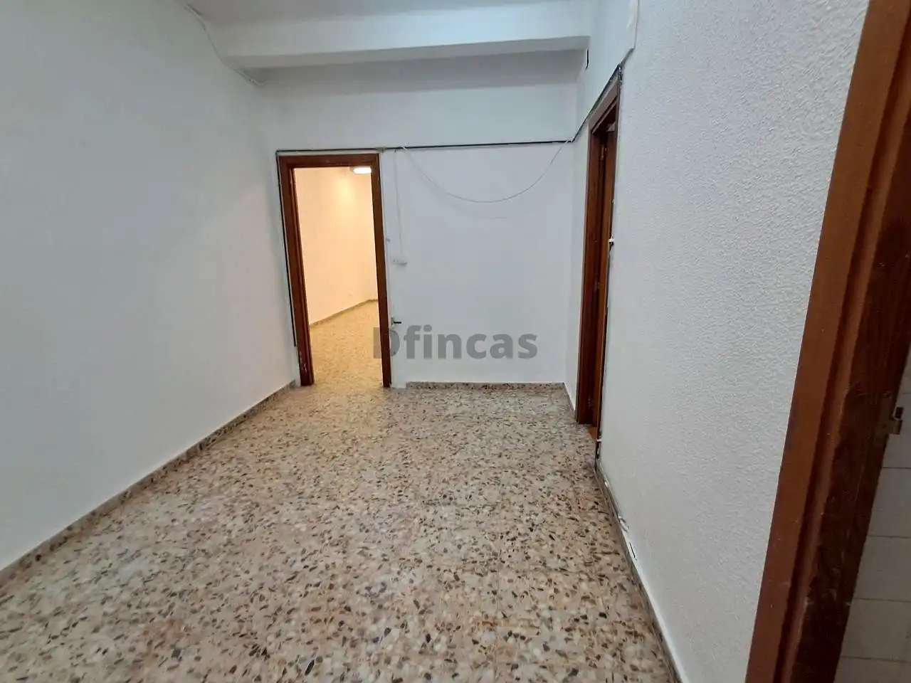 Local comercial de lloguer a Avenida de Sagunto, imagen 3