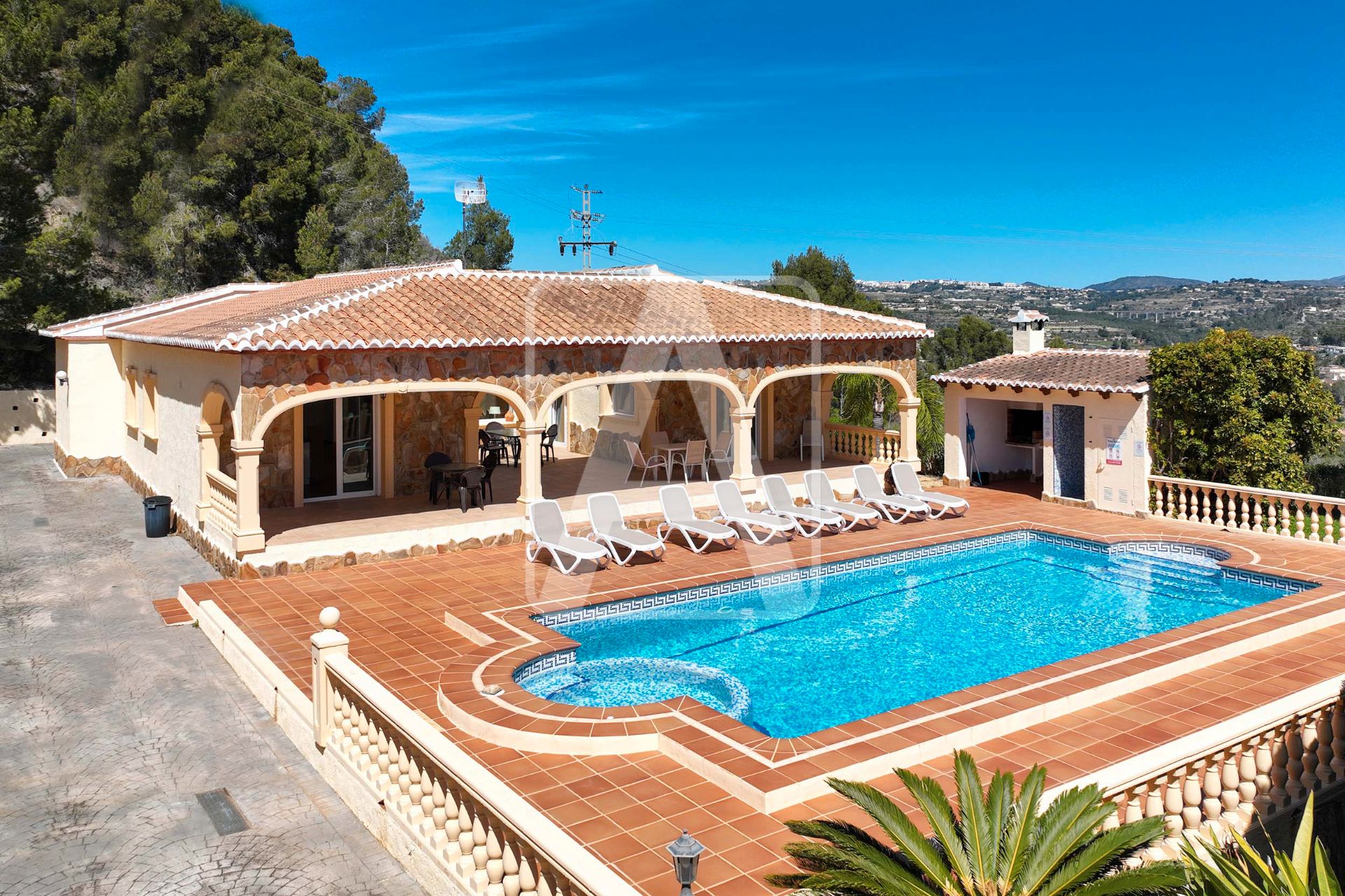 Vista exterior de Casa o xalet en venda en Calpe / Calp amb Aire condicionat, Jardí privat i Terrassa