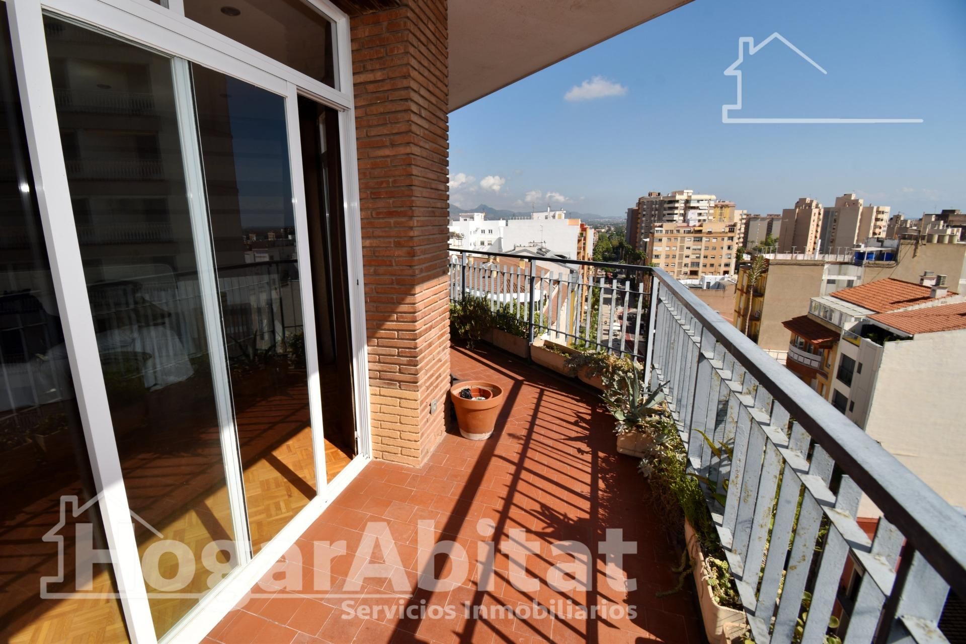Exterior view of Flat for sale in Castellón de la Plana / Castelló de la Plana  with Air Conditioner, Parquet flooring and Balcony