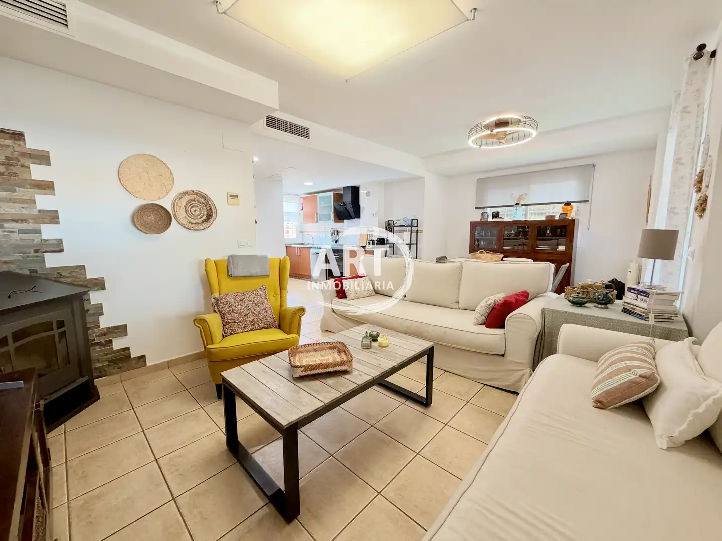 Sala d'estar de Casa adosada en venda en La Pobla de Vallbona amb Aire condicionat, Calefacció i Jardí privat
