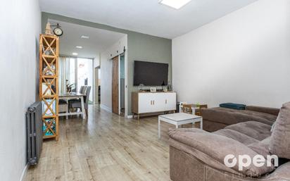 Sala d'estar de Casa o xalet en venda en Terrassa amb Aire condicionat, Parquet i Terrassa