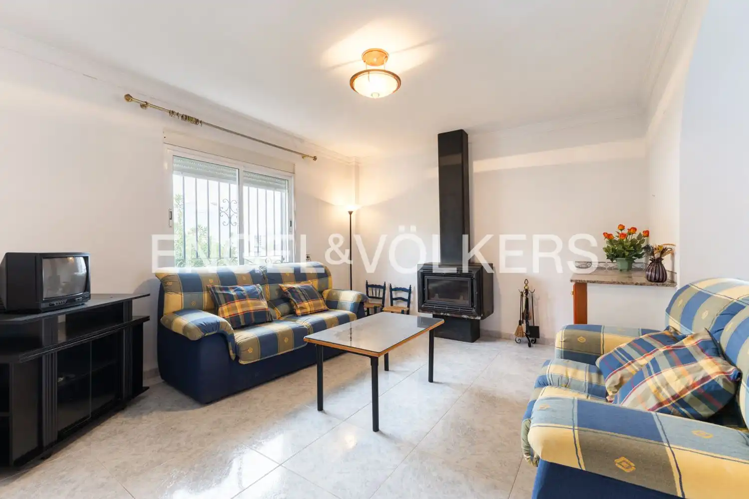Vista exterior de Casa o xalet en venda en Oliva amb Calefacció, Jardí privat i Terrassa